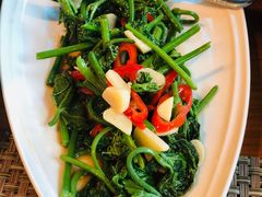 -Chom Cafe and Restaurant