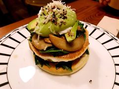 牛油果蘑菇菠菜水波蛋-AFS Cafe & Canteen(闽江二路店)