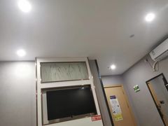 -轻奢·全曼酒店(深圳坂田北地铁站店)