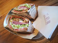 吞拿鱼牛肉蔬菜三明治-三忘湖 SWANSEEN(柳荫公园店)