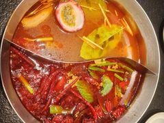 招牌非遗酸菜锅底-滇牛云南火锅(桂林路店)