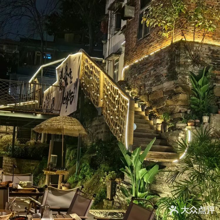 在南滨路绝美悬崖烤肉店