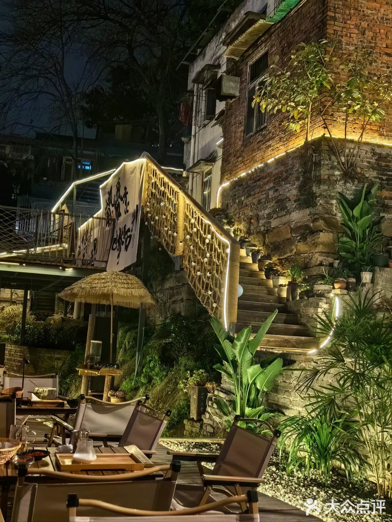 在南滨路绝美悬崖烤肉店