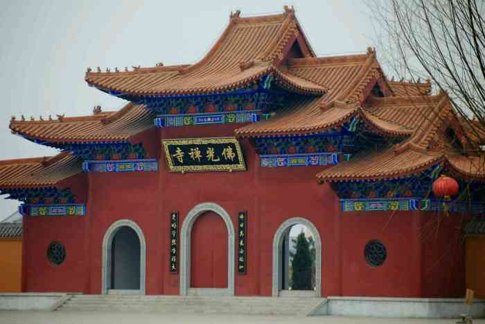 打分 佛光寺建设的比较宏伟壮观,烧香拜佛的好去处.