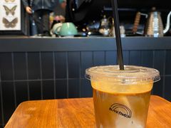 Latte-black rainbow coffee