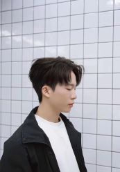 -一家只做男发烫染的店