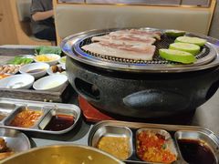 -围炉肉舍•炭烤活鳗•丹东海鲜烤肉(步行街店)