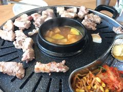 -江南猪肉商会无限续吃(弘大店)