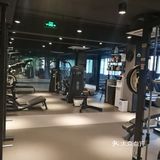 健身房开在两楼,刚进门第一眼看上去感觉很小
