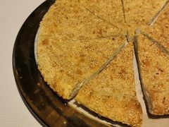 刚出炉的烤馕-西域阿里马新疆菜·清真(桂花路店)