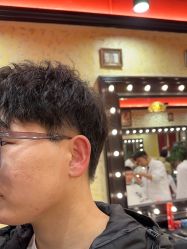 -东方先生国潮男士理发馆