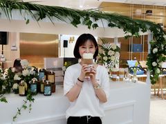 -奈雪的茶(湖滨银泰in77C区PRO店)