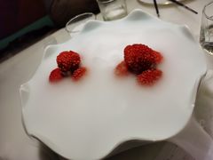 杨梅鳕鱼球-柳莺湖上·湖景餐厅·江南菜(西湖店)