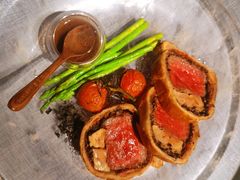 惠灵顿牛排-弦月窗LUNETTE BY AMANDA(复兴路店)