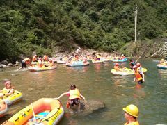 -安吉龙王山峡谷漂流