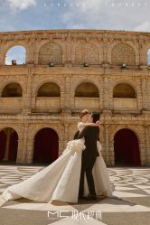 -现代经典婚纱摄影