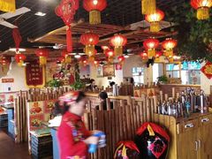 大堂-靠山屯东北农家菜(八龙桥雅苑店)