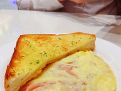 蒜蓉多士陪火腿炒蛋-香港新发烧腊茶餐厅(水围店)