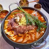 在龙湖江北天街5楼 半开放式的餐厅 比较像快餐店