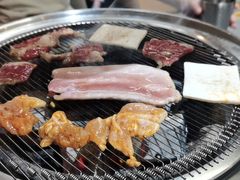 -围炉肉舍•炭烤活鳗•丹东海鲜烤肉(步行街店)