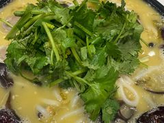 老坛酸菜肥牛小锅米线-肥汁米蘭香港米线(长宁来福士店)