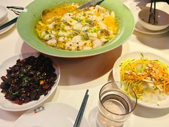 招牌金汤酸菜鱼片-巷子宽·酸菜鱼(迪士尼小镇店)