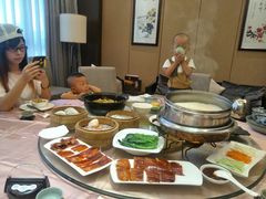 御宴片皮鸭-东方御宴海鲜酒楼(棕泉酒店)