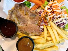 -Chom Cafe and Restaurant