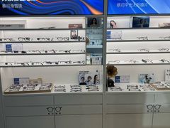 -诺柯视眼镜-蔡司依视路官方工厂店(淞南一店)