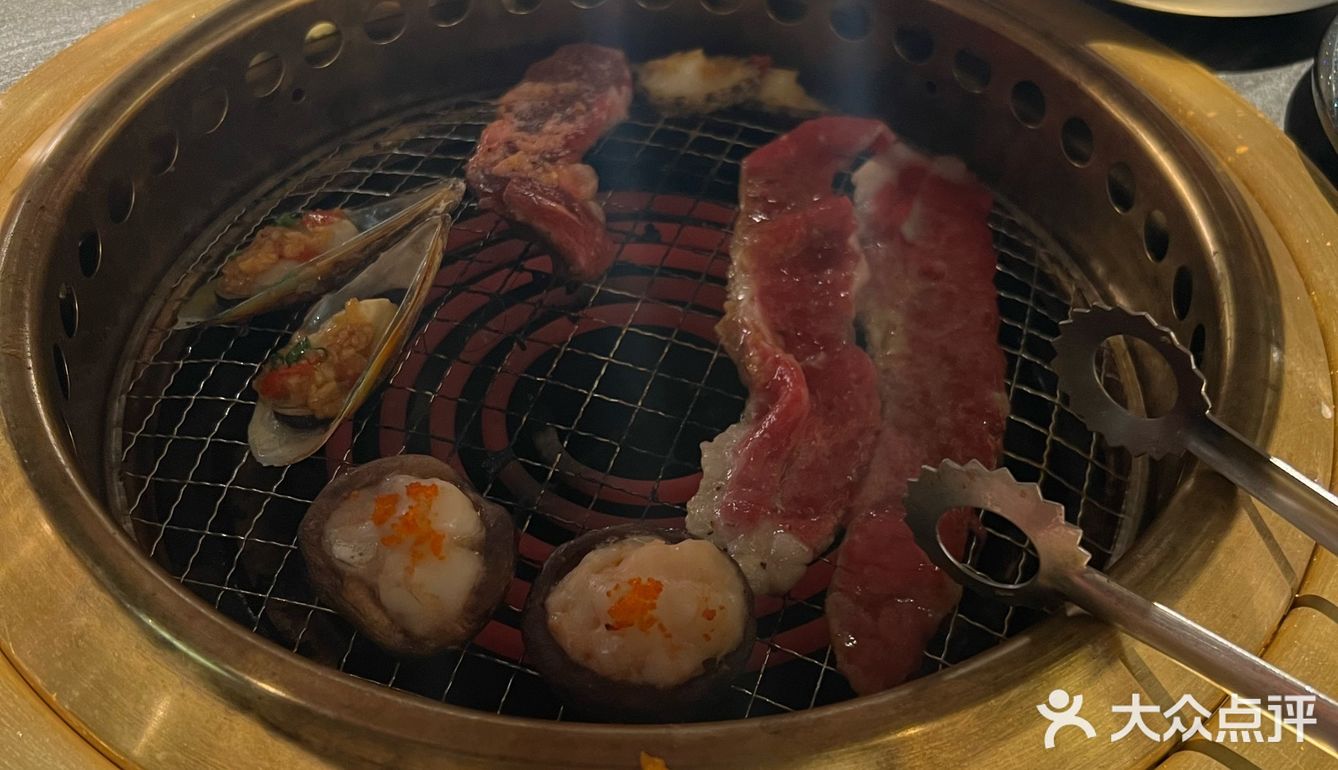 位置在5楼金安国际，刚进店面的环境是很大的