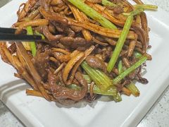 XO酱爆茶树菇炒牛肉-香港新发烧腊茶餐厅(书城店)