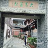 院内呢有曼陀罗，还有憨态可掬的小和尚