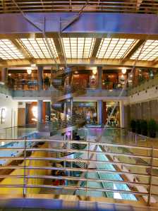 金茂时尚生活中心(世纪大道店)-"近期经常打卡的商场,算不上尽善尽美