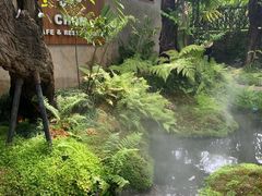 -Chom Cafe and Restaurant