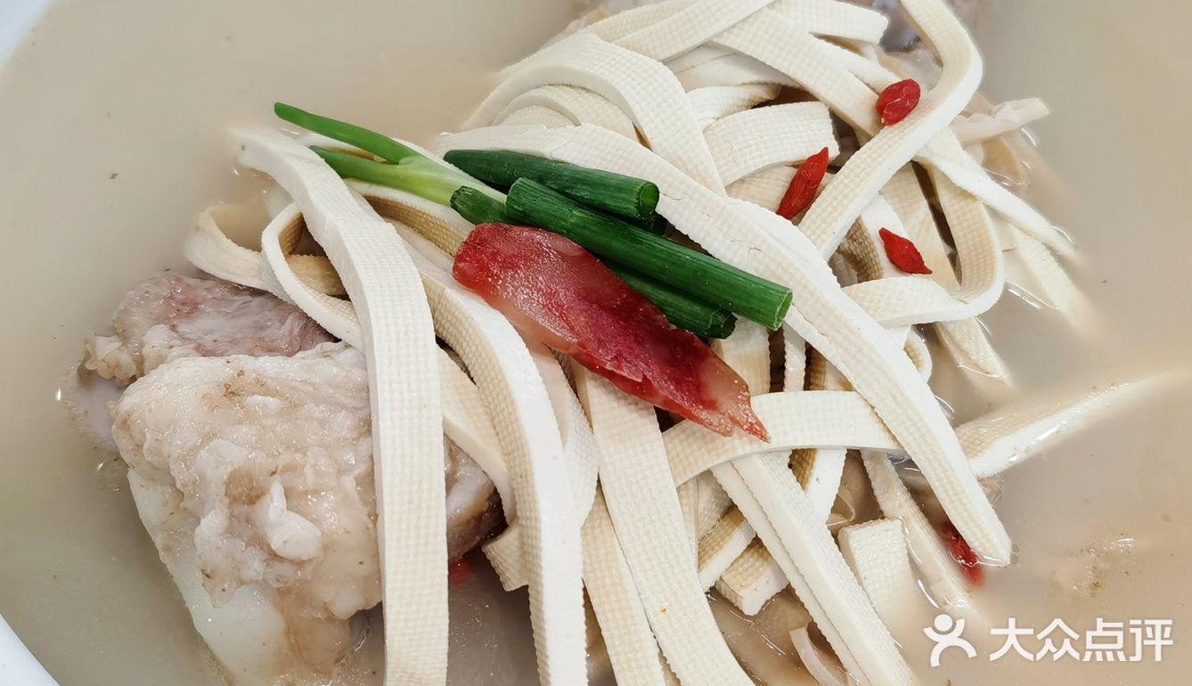 火锅遍地有，好吃的筒骨火锅很稀有