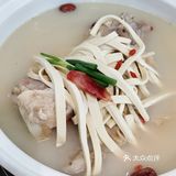 火锅遍地有，好吃的筒骨火锅很稀有