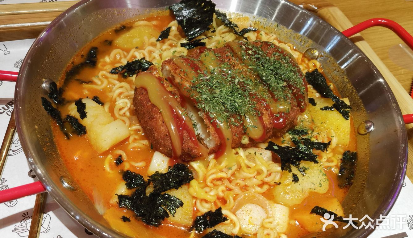 非常适合大众的口味，拉面锅炸鸡块摇摇乐饭团菜品多样
