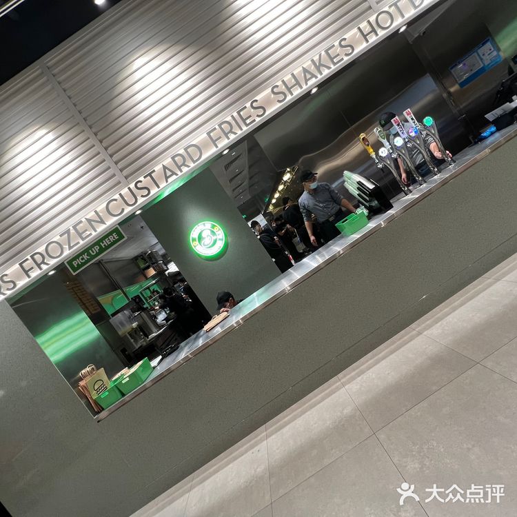 shake shack 加班狗首选，营业到晚上22点