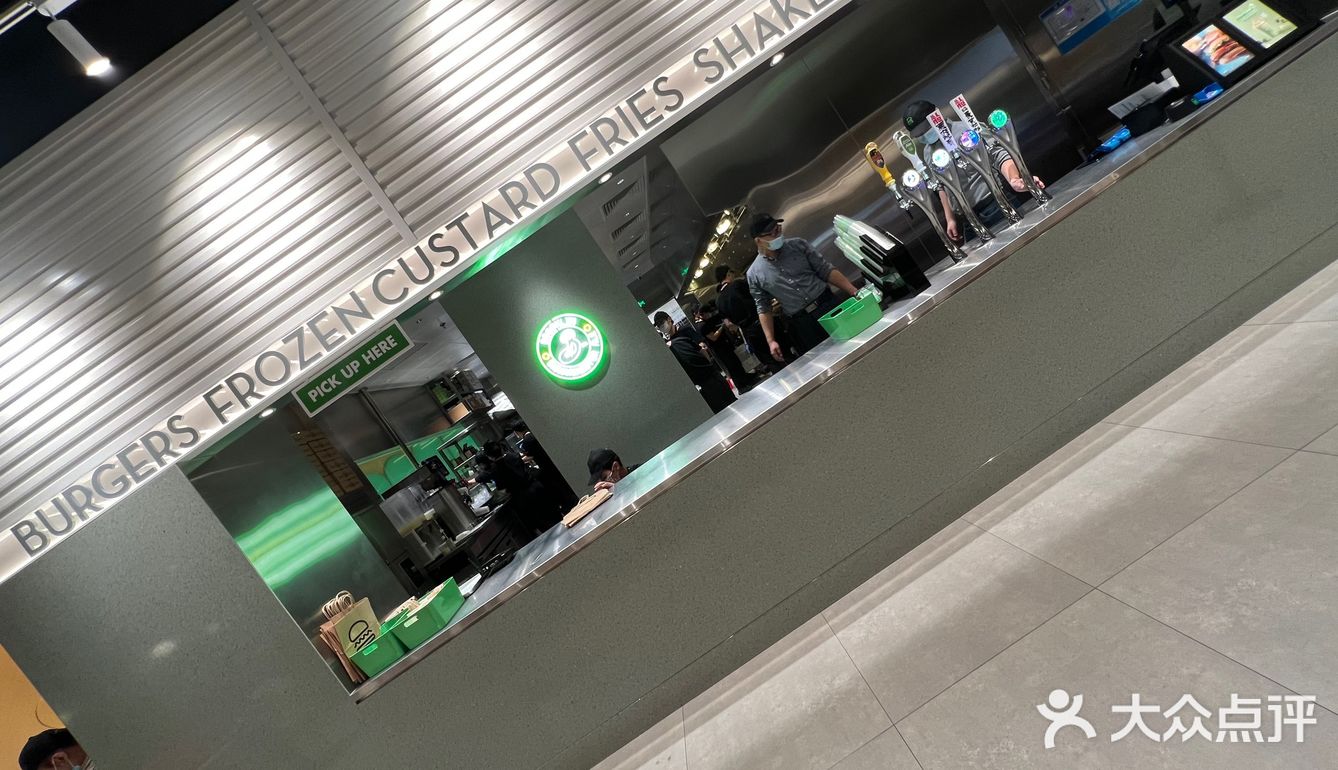 shake shack 加班狗首选,营业到晚上22点