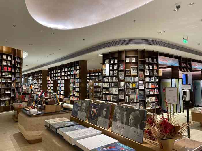 前檐书店-"深圳湾真是个宝藏地78万象城三楼就有那个.