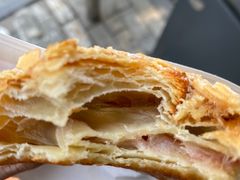 树莓杏仁羊角-OUR Bakery(三里屯太古里店)