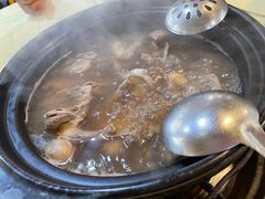 土茯苓鸽子汤-一煲鸽