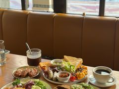 -Common Table · Brunch & Coffee