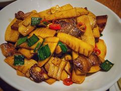 腊肉炒本地时令鲜笋-宁波柏悦酒店·钱湖渔港