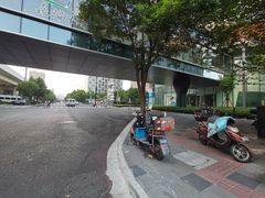 -华为授权体验店(中山公园来福士)
