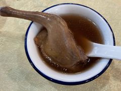 土茯苓鸽子汤-一煲鸽