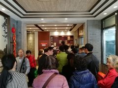 排队的食客-老半斋(福州路店)