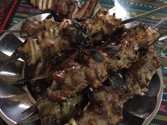 -烤肉小伙烤肉店