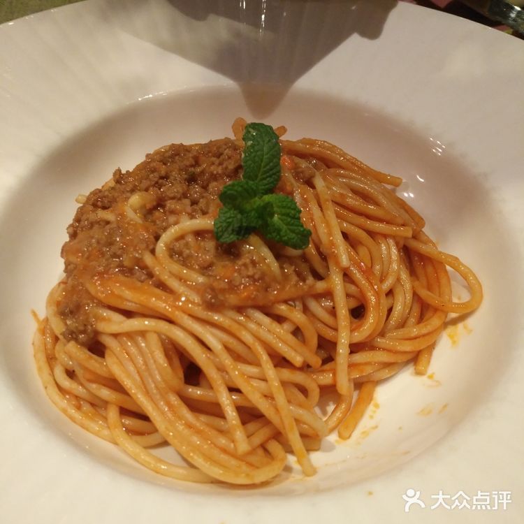 第一次来这家店吃饭，总体还是不错的。有各种牛排