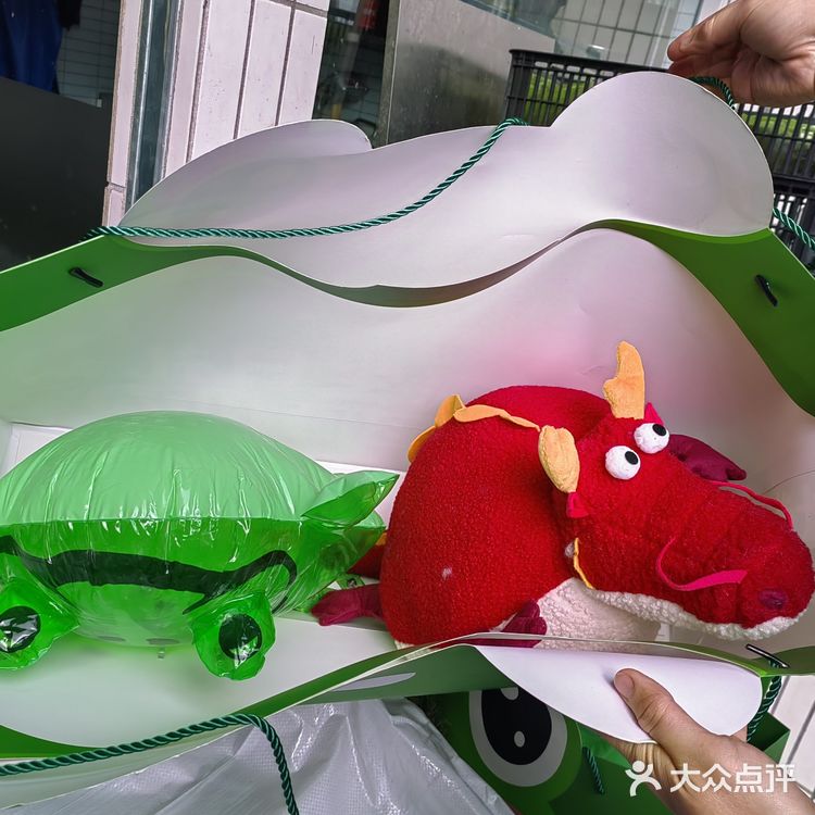 蛙蛙，我又来了！还有龙年生日礼物。好巴适！